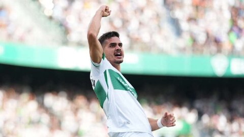 Real Madrid bắt tiền đạo Andre Silva của đối thủ Elche… phải "chết"